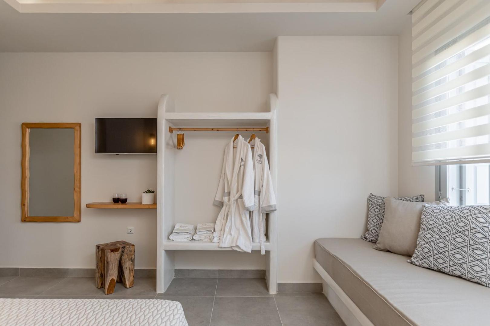 Porto Dema Luxury Suites Schoinoussa Exterior foto