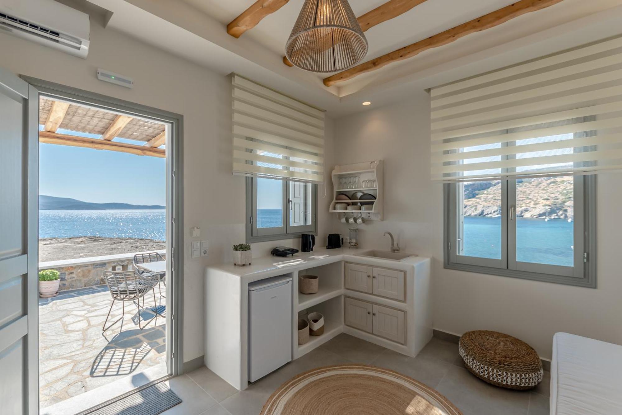 Porto Dema Luxury Suites Schoinoussa Exterior foto